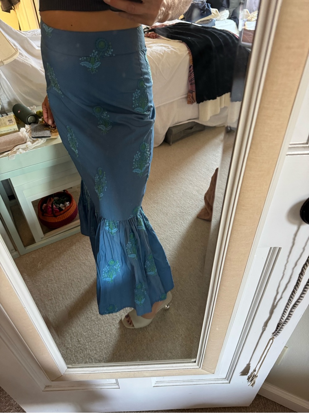 Eddy - High-Waist Embroidered Floral Midi Skirt with mermaid hem - Picture 5 of 9